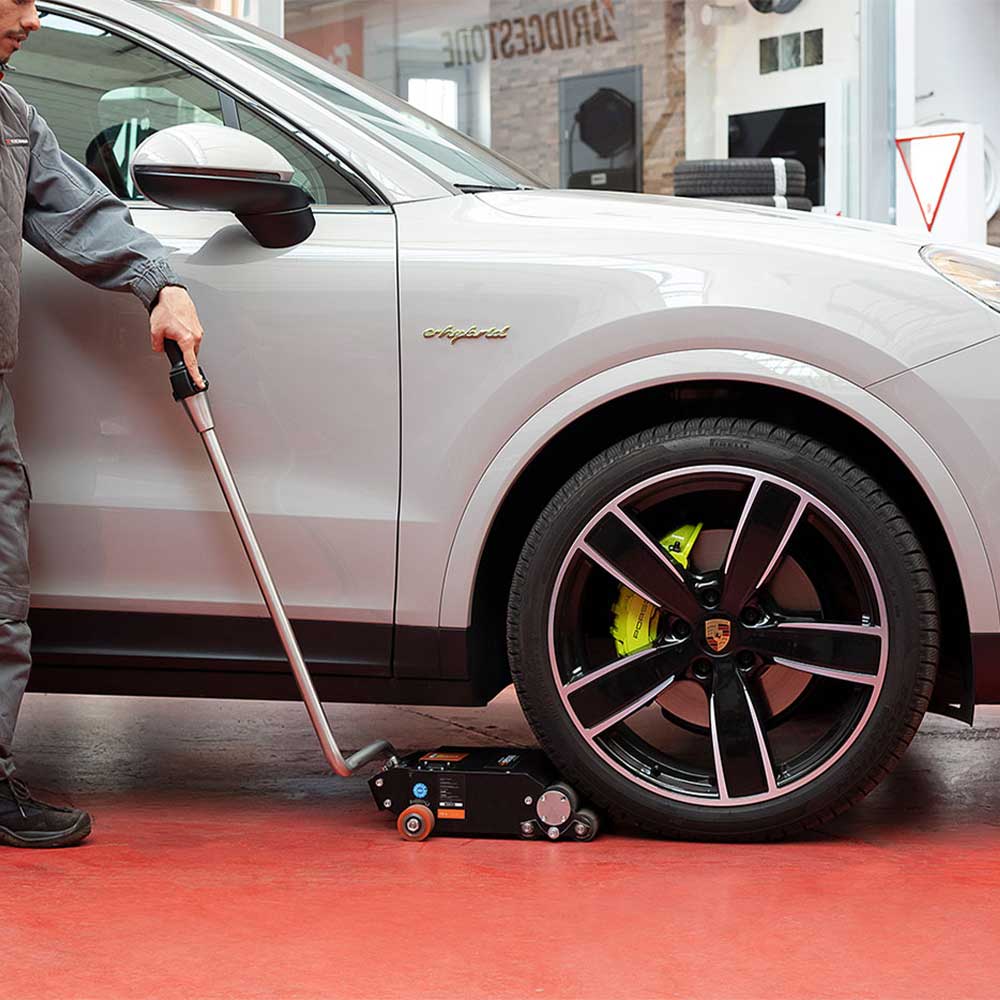 Renova MVE200C Battery Electric Vehicle Mover